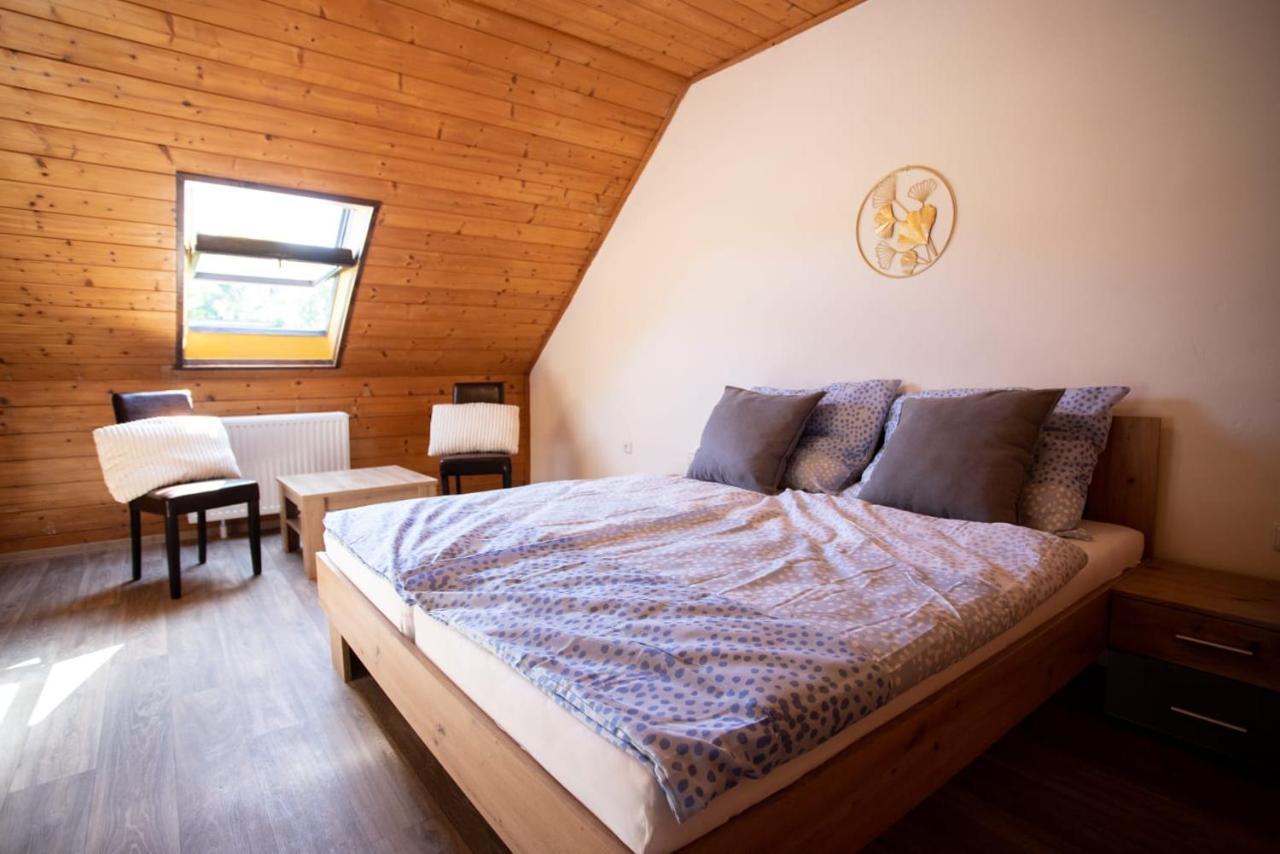 Tina Apartments Černá v Pošumaví Esterno foto